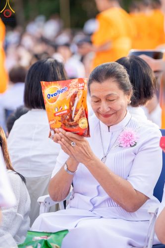 ภาพ No.193144:พิธีตักบาตรพระธรรมยาตรา ณ อนุสรณ์สถานคลองบางนางแท่น อ.สามพราน จ.นครปฐม ในโครงการธรรมยาตรา กตัญญูบูชา มหาปูชนียาจารย์ พระมงคลเทพมุนี(สด จนฺทสโร) พระผู้ปราบมาร อนุสรณ์สถาน 7 แห่ง ปีที่ 13 วันที่ 11 มกราคม พ.ศ.2568