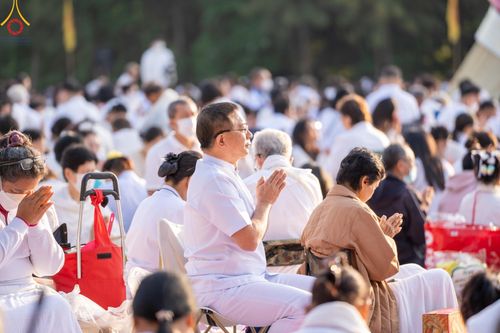 ภาพ No.193149:พิธีตักบาตรพระธรรมยาตรา ณ อนุสรณ์สถานคลองบางนางแท่น อ.สามพราน จ.นครปฐม ในโครงการธรรมยาตรา กตัญญูบูชา มหาปูชนียาจารย์ พระมงคลเทพมุนี(สด จนฺทสโร) พระผู้ปราบมาร อนุสรณ์สถาน 7 แห่ง ปีที่ 13 วันที่ 11 มกราคม พ.ศ.2568