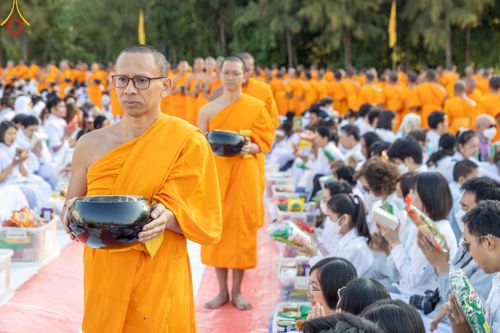 ภาพ No.193158:พิธีตักบาตรพระธรรมยาตรา ณ อนุสรณ์สถานคลองบางนางแท่น อ.สามพราน จ.นครปฐม ในโครงการธรรมยาตรา กตัญญูบูชา มหาปูชนียาจารย์ พระมงคลเทพมุนี(สด จนฺทสโร) พระผู้ปราบมาร อนุสรณ์สถาน 7 แห่ง ปีที่ 13 วันที่ 11 มกราคม พ.ศ.2568