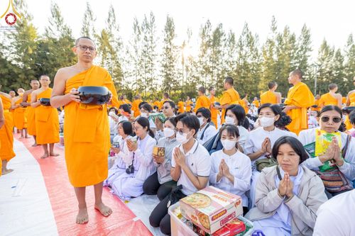 ภาพ No.193162:พิธีตักบาตรพระธรรมยาตรา ณ อนุสรณ์สถานคลองบางนางแท่น อ.สามพราน จ.นครปฐม ในโครงการธรรมยาตรา กตัญญูบูชา มหาปูชนียาจารย์ พระมงคลเทพมุนี(สด จนฺทสโร) พระผู้ปราบมาร อนุสรณ์สถาน 7 แห่ง ปีที่ 13 วันที่ 11 มกราคม พ.ศ.2568