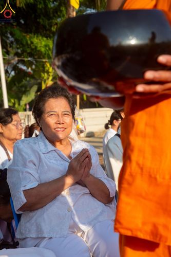 ภาพ No.193171:พิธีตักบาตรพระธรรมยาตรา ณ อนุสรณ์สถานคลองบางนางแท่น อ.สามพราน จ.นครปฐม ในโครงการธรรมยาตรา กตัญญูบูชา มหาปูชนียาจารย์ พระมงคลเทพมุนี(สด จนฺทสโร) พระผู้ปราบมาร อนุสรณ์สถาน 7 แห่ง ปีที่ 13 วันที่ 11 มกราคม พ.ศ.2568