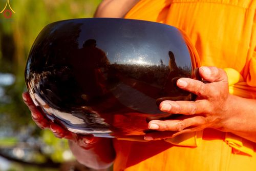 ภาพ No.193175:พิธีตักบาตรพระธรรมยาตรา ณ อนุสรณ์สถานคลองบางนางแท่น อ.สามพราน จ.นครปฐม ในโครงการธรรมยาตรา กตัญญูบูชา มหาปูชนียาจารย์ พระมงคลเทพมุนี(สด จนฺทสโร) พระผู้ปราบมาร อนุสรณ์สถาน 7 แห่ง ปีที่ 13 วันที่ 11 มกราคม พ.ศ.2568