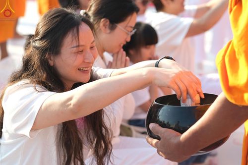 ภาพ No.193179:พิธีตักบาตรพระธรรมยาตรา ณ อนุสรณ์สถานคลองบางนางแท่น อ.สามพราน จ.นครปฐม ในโครงการธรรมยาตรา กตัญญูบูชา มหาปูชนียาจารย์ พระมงคลเทพมุนี(สด จนฺทสโร) พระผู้ปราบมาร อนุสรณ์สถาน 7 แห่ง ปีที่ 13 วันที่ 11 มกราคม พ.ศ.2568