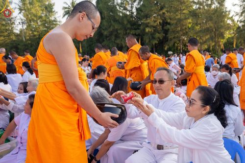 ภาพ No.193183:พิธีตักบาตรพระธรรมยาตรา ณ อนุสรณ์สถานคลองบางนางแท่น อ.สามพราน จ.นครปฐม ในโครงการธรรมยาตรา กตัญญูบูชา มหาปูชนียาจารย์ พระมงคลเทพมุนี(สด จนฺทสโร) พระผู้ปราบมาร อนุสรณ์สถาน 7 แห่ง ปีที่ 13 วันที่ 11 มกราคม พ.ศ.2568