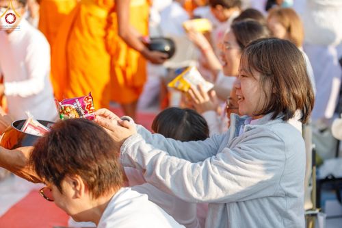 ภาพ No.193196:พิธีตักบาตรพระธรรมยาตรา ณ อนุสรณ์สถานคลองบางนางแท่น อ.สามพราน จ.นครปฐม ในโครงการธรรมยาตรา กตัญญูบูชา มหาปูชนียาจารย์ พระมงคลเทพมุนี(สด จนฺทสโร) พระผู้ปราบมาร อนุสรณ์สถาน 7 แห่ง ปีที่ 13 วันที่ 11 มกราคม พ.ศ.2568