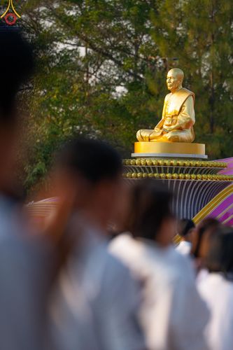 ภาพ No.194234:พิธีจุดประทีปถวายเป็นพุทธบูชา และบูชาธรรมมหาปูชนียาจารย์ ณ อนุสรณ์สถานคลองบางนางแท่น อ.สามพราน จ.นครปฐม ในโครงการธรรมยาตรา กตัญญูบูชา มหาปูชนียาจารย์ พระมงคลเทพมุนี(สด จนฺทสโร) พระผู้ปราบมาร อนุสรณ์สถาน 7 แห่ง ปีที่ 13 วันที่ 10 มกราคม พ.ศ. 2568