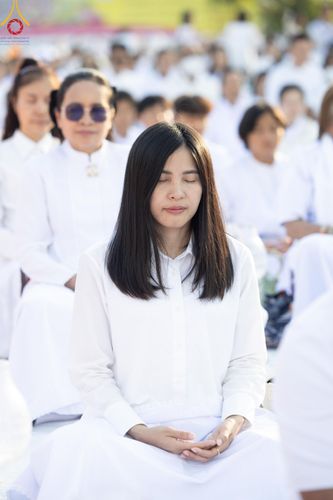 ภาพ No.194237:พิธีจุดประทีปถวายเป็นพุทธบูชา และบูชาธรรมมหาปูชนียาจารย์ ณ อนุสรณ์สถานคลองบางนางแท่น อ.สามพราน จ.นครปฐม ในโครงการธรรมยาตรา กตัญญูบูชา มหาปูชนียาจารย์ พระมงคลเทพมุนี(สด จนฺทสโร) พระผู้ปราบมาร อนุสรณ์สถาน 7 แห่ง ปีที่ 13 วันที่ 10 มกราคม พ.ศ. 2568