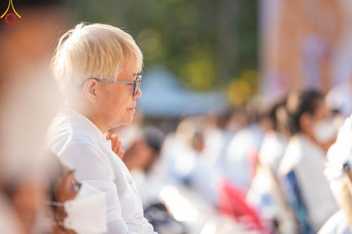 ภาพ No.194239:พิธีจุดประทีปถวายเป็นพุทธบูชา และบูชาธรรมมหาปูชนียาจารย์ ณ อนุสรณ์สถานคลองบางนางแท่น อ.สามพราน จ.นครปฐม ในโครงการธรรมยาตรา กตัญญูบูชา มหาปูชนียาจารย์ พระมงคลเทพมุนี(สด จนฺทสโร) พระผู้ปราบมาร อนุสรณ์สถาน 7 แห่ง ปีที่ 13 วันที่ 10 มกราคม พ.ศ. 2568