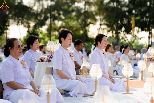 ภาพ No.194242:พิธีจุดประทีปถวายเป็นพุทธบูชา และบูชาธรรมมหาปูชนียาจารย์ ณ อนุสรณ์สถานคลองบางนางแท่น อ.สามพราน จ.นครปฐม ในโครงการธรรมยาตรา กตัญญูบูชา มหาปูชนียาจารย์ พระมงคลเทพมุนี(สด จนฺทสโร) พระผู้ปราบมาร อนุสรณ์สถาน 7 แห่ง ปีที่ 13 วันที่ 10 มกราคม พ.ศ. 2568