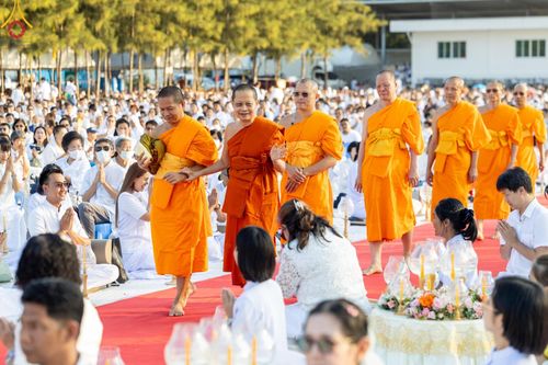 ภาพ No.194241:พิธีจุดประทีปถวายเป็นพุทธบูชา และบูชาธรรมมหาปูชนียาจารย์ ณ อนุสรณ์สถานคลองบางนางแท่น อ.สามพราน จ.นครปฐม ในโครงการธรรมยาตรา กตัญญูบูชา มหาปูชนียาจารย์ พระมงคลเทพมุนี(สด จนฺทสโร) พระผู้ปราบมาร อนุสรณ์สถาน 7 แห่ง ปีที่ 13 วันที่ 10 มกราคม พ.ศ. 2568