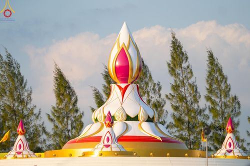 ภาพ No.194245:พิธีจุดประทีปถวายเป็นพุทธบูชา และบูชาธรรมมหาปูชนียาจารย์ ณ อนุสรณ์สถานคลองบางนางแท่น อ.สามพราน จ.นครปฐม ในโครงการธรรมยาตรา กตัญญูบูชา มหาปูชนียาจารย์ พระมงคลเทพมุนี(สด จนฺทสโร) พระผู้ปราบมาร อนุสรณ์สถาน 7 แห่ง ปีที่ 13 วันที่ 10 มกราคม พ.ศ. 2568