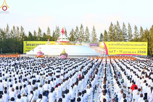 ภาพ No.194246:พิธีจุดประทีปถวายเป็นพุทธบูชา และบูชาธรรมมหาปูชนียาจารย์ ณ อนุสรณ์สถานคลองบางนางแท่น อ.สามพราน จ.นครปฐม ในโครงการธรรมยาตรา กตัญญูบูชา มหาปูชนียาจารย์ พระมงคลเทพมุนี(สด จนฺทสโร) พระผู้ปราบมาร อนุสรณ์สถาน 7 แห่ง ปีที่ 13 วันที่ 10 มกราคม พ.ศ. 2568