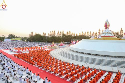 ภาพ No.194249:พิธีจุดประทีปถวายเป็นพุทธบูชา และบูชาธรรมมหาปูชนียาจารย์ ณ อนุสรณ์สถานคลองบางนางแท่น อ.สามพราน จ.นครปฐม ในโครงการธรรมยาตรา กตัญญูบูชา มหาปูชนียาจารย์ พระมงคลเทพมุนี(สด จนฺทสโร) พระผู้ปราบมาร อนุสรณ์สถาน 7 แห่ง ปีที่ 13 วันที่ 10 มกราคม พ.ศ. 2568
