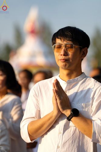 ภาพ No.194254:พิธีจุดประทีปถวายเป็นพุทธบูชา และบูชาธรรมมหาปูชนียาจารย์ ณ อนุสรณ์สถานคลองบางนางแท่น อ.สามพราน จ.นครปฐม ในโครงการธรรมยาตรา กตัญญูบูชา มหาปูชนียาจารย์ พระมงคลเทพมุนี(สด จนฺทสโร) พระผู้ปราบมาร อนุสรณ์สถาน 7 แห่ง ปีที่ 13 วันที่ 10 มกราคม พ.ศ. 2568