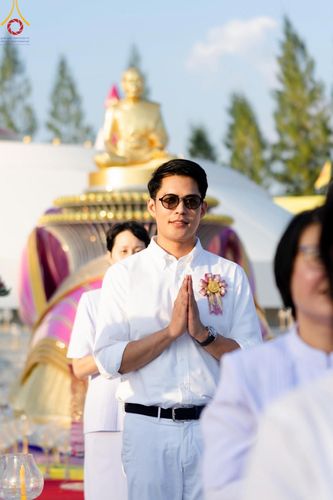 ภาพ No.194257:พิธีจุดประทีปถวายเป็นพุทธบูชา และบูชาธรรมมหาปูชนียาจารย์ ณ อนุสรณ์สถานคลองบางนางแท่น อ.สามพราน จ.นครปฐม ในโครงการธรรมยาตรา กตัญญูบูชา มหาปูชนียาจารย์ พระมงคลเทพมุนี(สด จนฺทสโร) พระผู้ปราบมาร อนุสรณ์สถาน 7 แห่ง ปีที่ 13 วันที่ 10 มกราคม พ.ศ. 2568