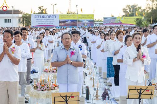 ภาพ No.194269:พิธีจุดประทีปถวายเป็นพุทธบูชา และบูชาธรรมมหาปูชนียาจารย์ ณ อนุสรณ์สถานคลองบางนางแท่น อ.สามพราน จ.นครปฐม ในโครงการธรรมยาตรา กตัญญูบูชา มหาปูชนียาจารย์ พระมงคลเทพมุนี(สด จนฺทสโร) พระผู้ปราบมาร อนุสรณ์สถาน 7 แห่ง ปีที่ 13 วันที่ 10 มกราคม พ.ศ. 2568