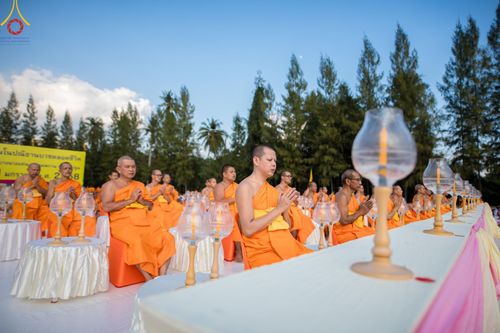 ภาพ No.194272:พิธีจุดประทีปถวายเป็นพุทธบูชา และบูชาธรรมมหาปูชนียาจารย์ ณ อนุสรณ์สถานคลองบางนางแท่น อ.สามพราน จ.นครปฐม ในโครงการธรรมยาตรา กตัญญูบูชา มหาปูชนียาจารย์ พระมงคลเทพมุนี(สด จนฺทสโร) พระผู้ปราบมาร อนุสรณ์สถาน 7 แห่ง ปีที่ 13 วันที่ 10 มกราคม พ.ศ. 2568