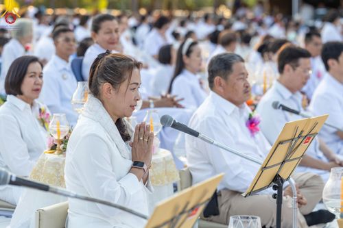 ภาพ No.194277:พิธีจุดประทีปถวายเป็นพุทธบูชา และบูชาธรรมมหาปูชนียาจารย์ ณ อนุสรณ์สถานคลองบางนางแท่น อ.สามพราน จ.นครปฐม ในโครงการธรรมยาตรา กตัญญูบูชา มหาปูชนียาจารย์ พระมงคลเทพมุนี(สด จนฺทสโร) พระผู้ปราบมาร อนุสรณ์สถาน 7 แห่ง ปีที่ 13 วันที่ 10 มกราคม พ.ศ. 2568
