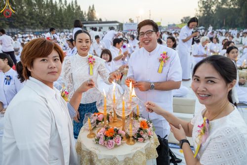 ภาพ No.194287:พิธีจุดประทีปถวายเป็นพุทธบูชา และบูชาธรรมมหาปูชนียาจารย์ ณ อนุสรณ์สถานคลองบางนางแท่น อ.สามพราน จ.นครปฐม ในโครงการธรรมยาตรา กตัญญูบูชา มหาปูชนียาจารย์ พระมงคลเทพมุนี(สด จนฺทสโร) พระผู้ปราบมาร อนุสรณ์สถาน 7 แห่ง ปีที่ 13 วันที่ 10 มกราคม พ.ศ. 2568