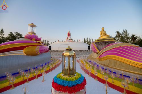 ภาพ No.194292:พิธีจุดประทีปถวายเป็นพุทธบูชา และบูชาธรรมมหาปูชนียาจารย์ ณ อนุสรณ์สถานคลองบางนางแท่น อ.สามพราน จ.นครปฐม ในโครงการธรรมยาตรา กตัญญูบูชา มหาปูชนียาจารย์ พระมงคลเทพมุนี(สด จนฺทสโร) พระผู้ปราบมาร อนุสรณ์สถาน 7 แห่ง ปีที่ 13 วันที่ 10 มกราคม พ.ศ. 2568