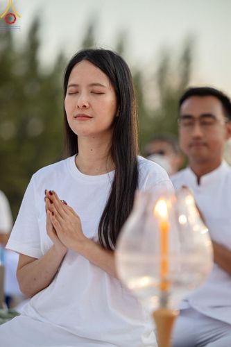ภาพ No.194294:พิธีจุดประทีปถวายเป็นพุทธบูชา และบูชาธรรมมหาปูชนียาจารย์ ณ อนุสรณ์สถานคลองบางนางแท่น อ.สามพราน จ.นครปฐม ในโครงการธรรมยาตรา กตัญญูบูชา มหาปูชนียาจารย์ พระมงคลเทพมุนี(สด จนฺทสโร) พระผู้ปราบมาร อนุสรณ์สถาน 7 แห่ง ปีที่ 13 วันที่ 10 มกราคม พ.ศ. 2568