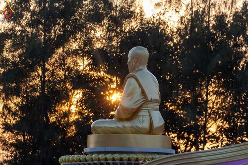 ภาพ No.194295:พิธีจุดประทีปถวายเป็นพุทธบูชา และบูชาธรรมมหาปูชนียาจารย์ ณ อนุสรณ์สถานคลองบางนางแท่น อ.สามพราน จ.นครปฐม ในโครงการธรรมยาตรา กตัญญูบูชา มหาปูชนียาจารย์ พระมงคลเทพมุนี(สด จนฺทสโร) พระผู้ปราบมาร อนุสรณ์สถาน 7 แห่ง ปีที่ 13 วันที่ 10 มกราคม พ.ศ. 2568