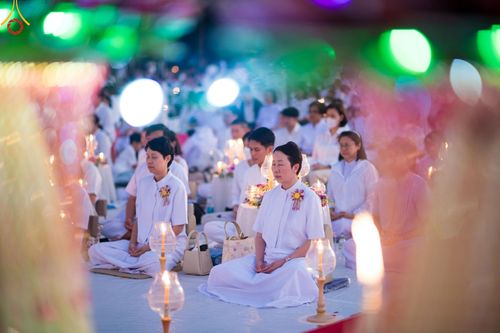 ภาพ No.194303:พิธีจุดประทีปถวายเป็นพุทธบูชา และบูชาธรรมมหาปูชนียาจารย์ ณ อนุสรณ์สถานคลองบางนางแท่น อ.สามพราน จ.นครปฐม ในโครงการธรรมยาตรา กตัญญูบูชา มหาปูชนียาจารย์ พระมงคลเทพมุนี(สด จนฺทสโร) พระผู้ปราบมาร อนุสรณ์สถาน 7 แห่ง ปีที่ 13 วันที่ 10 มกราคม พ.ศ. 2568