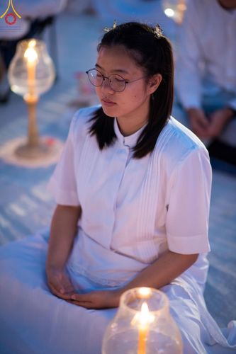 ภาพ No.194308:พิธีจุดประทีปถวายเป็นพุทธบูชา และบูชาธรรมมหาปูชนียาจารย์ ณ อนุสรณ์สถานคลองบางนางแท่น อ.สามพราน จ.นครปฐม ในโครงการธรรมยาตรา กตัญญูบูชา มหาปูชนียาจารย์ พระมงคลเทพมุนี(สด จนฺทสโร) พระผู้ปราบมาร อนุสรณ์สถาน 7 แห่ง ปีที่ 13 วันที่ 10 มกราคม พ.ศ. 2568