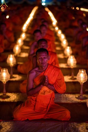 ภาพ No.194315:พิธีจุดประทีปถวายเป็นพุทธบูชา และบูชาธรรมมหาปูชนียาจารย์ ณ อนุสรณ์สถานคลองบางนางแท่น อ.สามพราน จ.นครปฐม ในโครงการธรรมยาตรา กตัญญูบูชา มหาปูชนียาจารย์ พระมงคลเทพมุนี(สด จนฺทสโร) พระผู้ปราบมาร อนุสรณ์สถาน 7 แห่ง ปีที่ 13 วันที่ 10 มกราคม พ.ศ. 2568