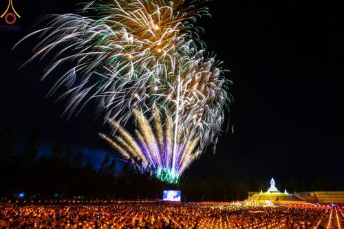 ภาพ No.194318:พิธีจุดประทีปถวายเป็นพุทธบูชา และบูชาธรรมมหาปูชนียาจารย์ ณ อนุสรณ์สถานคลองบางนางแท่น อ.สามพราน จ.นครปฐม ในโครงการธรรมยาตรา กตัญญูบูชา มหาปูชนียาจารย์ พระมงคลเทพมุนี(สด จนฺทสโร) พระผู้ปราบมาร อนุสรณ์สถาน 7 แห่ง ปีที่ 13 วันที่ 10 มกราคม พ.ศ. 2568