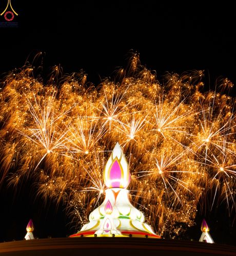 ภาพ No.194321:พิธีจุดประทีปถวายเป็นพุทธบูชา และบูชาธรรมมหาปูชนียาจารย์ ณ อนุสรณ์สถานคลองบางนางแท่น อ.สามพราน จ.นครปฐม ในโครงการธรรมยาตรา กตัญญูบูชา มหาปูชนียาจารย์ พระมงคลเทพมุนี(สด จนฺทสโร) พระผู้ปราบมาร อนุสรณ์สถาน 7 แห่ง ปีที่ 13 วันที่ 10 มกราคม พ.ศ. 2568