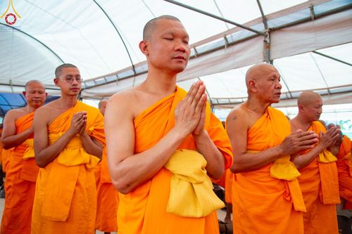 ภาพ No.196150:พิธีต้อนรับพระธรรมยาตรา ณ อนุสรณ์สถานลำดับที่ 4 สถานที่เกิดด้วยกายธรรม วัดโบสถ์(บน) ต.บางคูเวียง จ.นนทบุรี ในโครงการธรรมยาตรา กตัญญูบูชา มหาปูชนียาจารย์ พระมงคลเทพมุนี(สด จนฺทสโร) พระผู้ปราบมาร อนุสรณ์สถาน 7 แห่ง ปีที่ 13 วันที่ 15 มกราคม พ.ศ. 2568