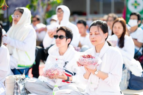 ภาพ No.196165:พิธีต้อนรับพระธรรมยาตรา ณ อนุสรณ์สถานลำดับที่ 4 สถานที่เกิดด้วยกายธรรม วัดโบสถ์(บน) ต.บางคูเวียง จ.นนทบุรี ในโครงการธรรมยาตรา กตัญญูบูชา มหาปูชนียาจารย์ พระมงคลเทพมุนี(สด จนฺทสโร) พระผู้ปราบมาร อนุสรณ์สถาน 7 แห่ง ปีที่ 13 วันที่ 15 มกราคม พ.ศ. 2568
