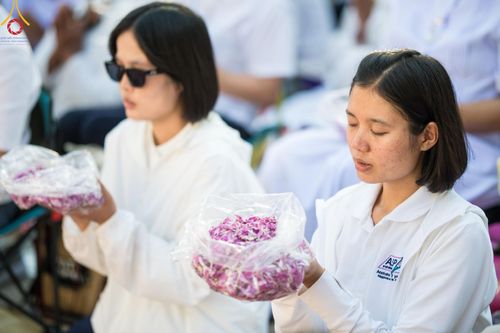 ภาพ No.196168:พิธีต้อนรับพระธรรมยาตรา ณ อนุสรณ์สถานลำดับที่ 4 สถานที่เกิดด้วยกายธรรม วัดโบสถ์(บน) ต.บางคูเวียง จ.นนทบุรี ในโครงการธรรมยาตรา กตัญญูบูชา มหาปูชนียาจารย์ พระมงคลเทพมุนี(สด จนฺทสโร) พระผู้ปราบมาร อนุสรณ์สถาน 7 แห่ง ปีที่ 13 วันที่ 15 มกราคม พ.ศ. 2568