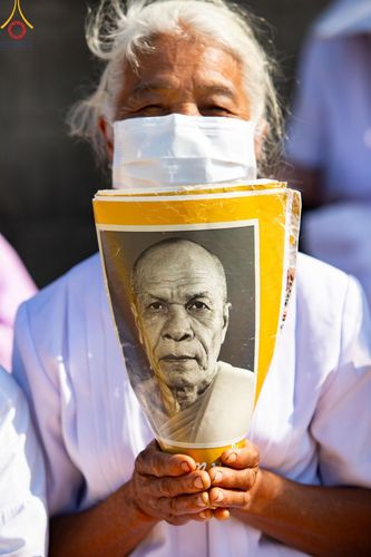 ภาพ No.196170:พิธีต้อนรับพระธรรมยาตรา ณ อนุสรณ์สถานลำดับที่ 4 สถานที่เกิดด้วยกายธรรม วัดโบสถ์(บน) ต.บางคูเวียง จ.นนทบุรี ในโครงการธรรมยาตรา กตัญญูบูชา มหาปูชนียาจารย์ พระมงคลเทพมุนี(สด จนฺทสโร) พระผู้ปราบมาร อนุสรณ์สถาน 7 แห่ง ปีที่ 13 วันที่ 15 มกราคม พ.ศ. 2568