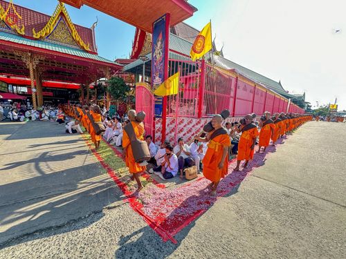 ภาพ No.196198:พิธีต้อนรับพระธรรมยาตรา ณ อนุสรณ์สถานลำดับที่ 4 สถานที่เกิดด้วยกายธรรม วัดโบสถ์(บน) ต.บางคูเวียง จ.นนทบุรี ในโครงการธรรมยาตรา กตัญญูบูชา มหาปูชนียาจารย์ พระมงคลเทพมุนี(สด จนฺทสโร) พระผู้ปราบมาร อนุสรณ์สถาน 7 แห่ง ปีที่ 13 วันที่ 15 มกราคม พ.ศ. 2568