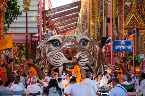 ภาพ No.196207:พิธีต้อนรับพระธรรมยาตรา ณ อนุสรณ์สถานลำดับที่ 4 สถานที่เกิดด้วยกายธรรม วัดโบสถ์(บน) ต.บางคูเวียง จ.นนทบุรี ในโครงการธรรมยาตรา กตัญญูบูชา มหาปูชนียาจารย์ พระมงคลเทพมุนี(สด จนฺทสโร) พระผู้ปราบมาร อนุสรณ์สถาน 7 แห่ง ปีที่ 13 วันที่ 15 มกราคม พ.ศ. 2568