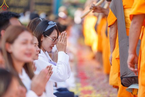 ภาพ No.196256:พิธีต้อนรับพระธรรมยาตรา ณ อนุสรณ์สถานลำดับที่ 4 สถานที่เกิดด้วยกายธรรม วัดโบสถ์(บน) ต.บางคูเวียง จ.นนทบุรี ในโครงการธรรมยาตรา กตัญญูบูชา มหาปูชนียาจารย์ พระมงคลเทพมุนี(สด จนฺทสโร) พระผู้ปราบมาร อนุสรณ์สถาน 7 แห่ง ปีที่ 13 วันที่ 15 มกราคม พ.ศ. 2568