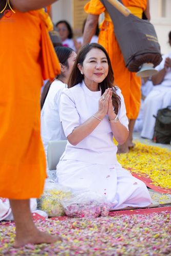 ภาพ No.196300:พิธีต้อนรับพระธรรมยาตรา ณ อนุสรณ์สถานลำดับที่ 4 สถานที่เกิดด้วยกายธรรม วัดโบสถ์(บน) ต.บางคูเวียง จ.นนทบุรี ในโครงการธรรมยาตรา กตัญญูบูชา มหาปูชนียาจารย์ พระมงคลเทพมุนี(สด จนฺทสโร) พระผู้ปราบมาร อนุสรณ์สถาน 7 แห่ง ปีที่ 13 วันที่ 15 มกราคม พ.ศ. 2568