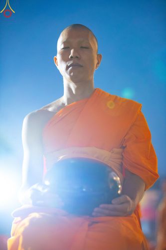 ภาพ No.196459:พิธีตักบาตรพระธรรมยาตรา ณ อนุสรณ์สถานลำดับที่ 3 สถานที่เกิดใหม่ในเพศสมณะ วัดสองพี่น้อง ต.ต้นตาล อ.สองพี่น้อง จ.สุพรรณบุรี ในโครงการธรรมยาตรา กตัญญูบูชา มหาปูชนียาจารย์ พระมงคลเทพมุนี(สด จนฺทสโร) พระผู้ปราบมาร ปีที่ 13 วันที่ 15 มกราคม พ.ศ.2568