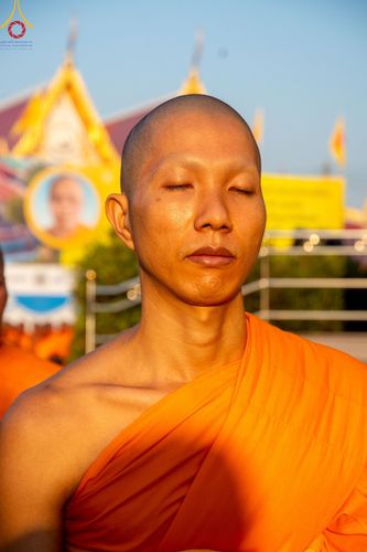 ภาพ No.196461:พิธีตักบาตรพระธรรมยาตรา ณ อนุสรณ์สถานลำดับที่ 3 สถานที่เกิดใหม่ในเพศสมณะ วัดสองพี่น้อง ต.ต้นตาล อ.สองพี่น้อง จ.สุพรรณบุรี ในโครงการธรรมยาตรา กตัญญูบูชา มหาปูชนียาจารย์ พระมงคลเทพมุนี(สด จนฺทสโร) พระผู้ปราบมาร ปีที่ 13 วันที่ 15 มกราคม พ.ศ.2568