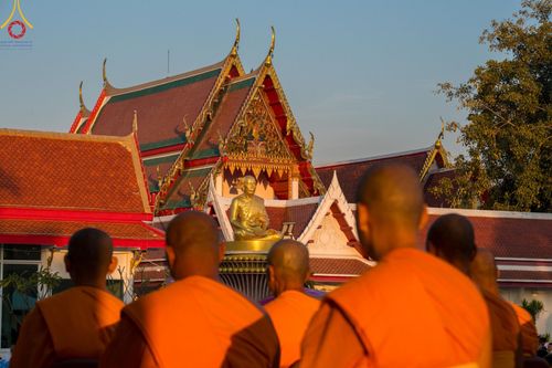ภาพ No.196464:พิธีตักบาตรพระธรรมยาตรา ณ อนุสรณ์สถานลำดับที่ 3 สถานที่เกิดใหม่ในเพศสมณะ วัดสองพี่น้อง ต.ต้นตาล อ.สองพี่น้อง จ.สุพรรณบุรี ในโครงการธรรมยาตรา กตัญญูบูชา มหาปูชนียาจารย์ พระมงคลเทพมุนี(สด จนฺทสโร) พระผู้ปราบมาร ปีที่ 13 วันที่ 15 มกราคม พ.ศ.2568