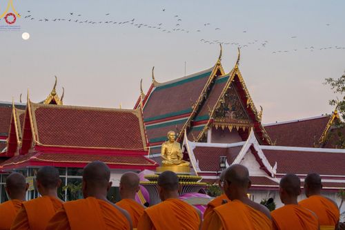 ภาพ No.196465:พิธีตักบาตรพระธรรมยาตรา ณ อนุสรณ์สถานลำดับที่ 3 สถานที่เกิดใหม่ในเพศสมณะ วัดสองพี่น้อง ต.ต้นตาล อ.สองพี่น้อง จ.สุพรรณบุรี ในโครงการธรรมยาตรา กตัญญูบูชา มหาปูชนียาจารย์ พระมงคลเทพมุนี(สด จนฺทสโร) พระผู้ปราบมาร ปีที่ 13 วันที่ 15 มกราคม พ.ศ.2568