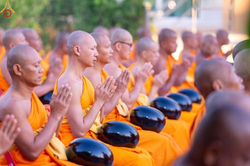 ภาพ No.196470:พิธีตักบาตรพระธรรมยาตรา ณ อนุสรณ์สถานลำดับที่ 3 สถานที่เกิดใหม่ในเพศสมณะ วัดสองพี่น้อง ต.ต้นตาล อ.สองพี่น้อง จ.สุพรรณบุรี ในโครงการธรรมยาตรา กตัญญูบูชา มหาปูชนียาจารย์ พระมงคลเทพมุนี(สด จนฺทสโร) พระผู้ปราบมาร ปีที่ 13 วันที่ 15 มกราคม พ.ศ.2568