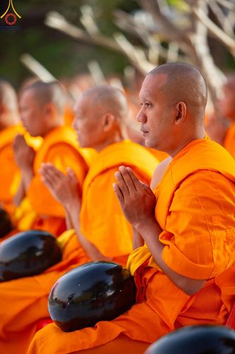 ภาพ No.196477:พิธีตักบาตรพระธรรมยาตรา ณ อนุสรณ์สถานลำดับที่ 3 สถานที่เกิดใหม่ในเพศสมณะ วัดสองพี่น้อง ต.ต้นตาล อ.สองพี่น้อง จ.สุพรรณบุรี ในโครงการธรรมยาตรา กตัญญูบูชา มหาปูชนียาจารย์ พระมงคลเทพมุนี(สด จนฺทสโร) พระผู้ปราบมาร ปีที่ 13 วันที่ 15 มกราคม พ.ศ.2568