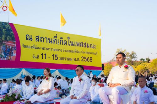 ภาพ No.196480:พิธีตักบาตรพระธรรมยาตรา ณ อนุสรณ์สถานลำดับที่ 3 สถานที่เกิดใหม่ในเพศสมณะ วัดสองพี่น้อง ต.ต้นตาล อ.สองพี่น้อง จ.สุพรรณบุรี ในโครงการธรรมยาตรา กตัญญูบูชา มหาปูชนียาจารย์ พระมงคลเทพมุนี(สด จนฺทสโร) พระผู้ปราบมาร ปีที่ 13 วันที่ 15 มกราคม พ.ศ.2568