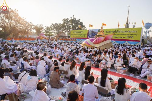 ภาพ No.196481:พิธีตักบาตรพระธรรมยาตรา ณ อนุสรณ์สถานลำดับที่ 3 สถานที่เกิดใหม่ในเพศสมณะ วัดสองพี่น้อง ต.ต้นตาล อ.สองพี่น้อง จ.สุพรรณบุรี ในโครงการธรรมยาตรา กตัญญูบูชา มหาปูชนียาจารย์ พระมงคลเทพมุนี(สด จนฺทสโร) พระผู้ปราบมาร ปีที่ 13 วันที่ 15 มกราคม พ.ศ.2568