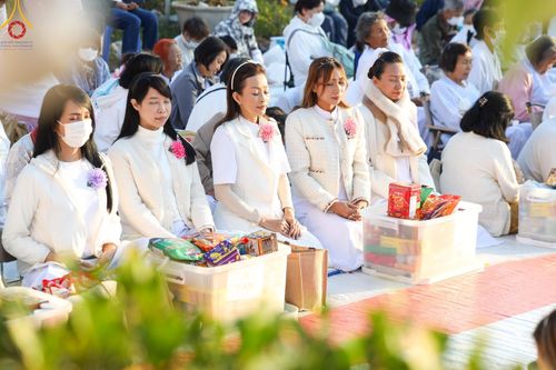 ภาพ No.196482:พิธีตักบาตรพระธรรมยาตรา ณ อนุสรณ์สถานลำดับที่ 3 สถานที่เกิดใหม่ในเพศสมณะ วัดสองพี่น้อง ต.ต้นตาล อ.สองพี่น้อง จ.สุพรรณบุรี ในโครงการธรรมยาตรา กตัญญูบูชา มหาปูชนียาจารย์ พระมงคลเทพมุนี(สด จนฺทสโร) พระผู้ปราบมาร ปีที่ 13 วันที่ 15 มกราคม พ.ศ.2568