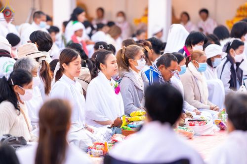 ภาพ No.196483:พิธีตักบาตรพระธรรมยาตรา ณ อนุสรณ์สถานลำดับที่ 3 สถานที่เกิดใหม่ในเพศสมณะ วัดสองพี่น้อง ต.ต้นตาล อ.สองพี่น้อง จ.สุพรรณบุรี ในโครงการธรรมยาตรา กตัญญูบูชา มหาปูชนียาจารย์ พระมงคลเทพมุนี(สด จนฺทสโร) พระผู้ปราบมาร ปีที่ 13 วันที่ 15 มกราคม พ.ศ.2568