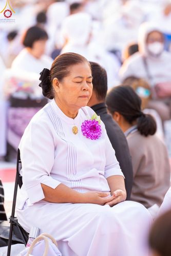 ภาพ No.196488:พิธีตักบาตรพระธรรมยาตรา ณ อนุสรณ์สถานลำดับที่ 3 สถานที่เกิดใหม่ในเพศสมณะ วัดสองพี่น้อง ต.ต้นตาล อ.สองพี่น้อง จ.สุพรรณบุรี ในโครงการธรรมยาตรา กตัญญูบูชา มหาปูชนียาจารย์ พระมงคลเทพมุนี(สด จนฺทสโร) พระผู้ปราบมาร ปีที่ 13 วันที่ 15 มกราคม พ.ศ.2568